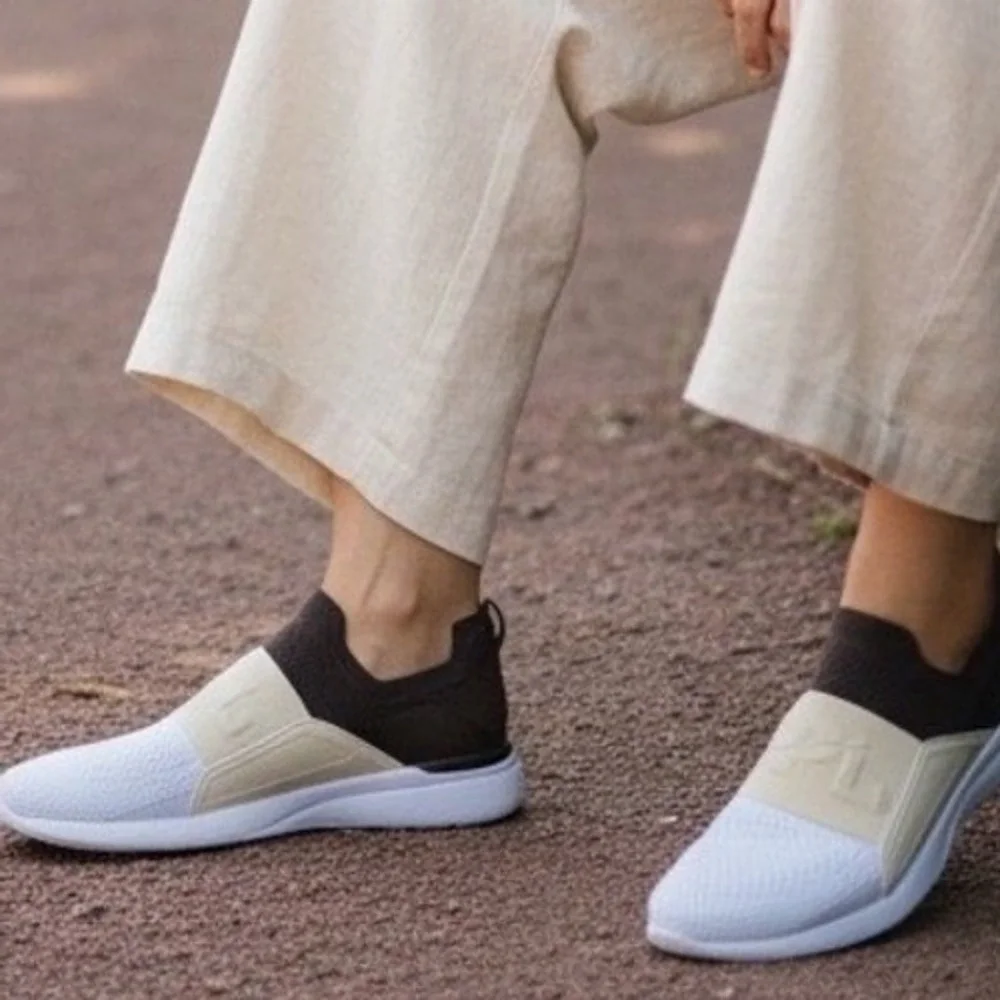 APL TechLoom Bliss Womens 10 Slip On Running Shoes White Brown‎ Tan 0523XC